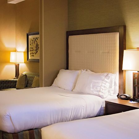 Holiday Inn Express & Suites Logan By Ihg Extérieur photo