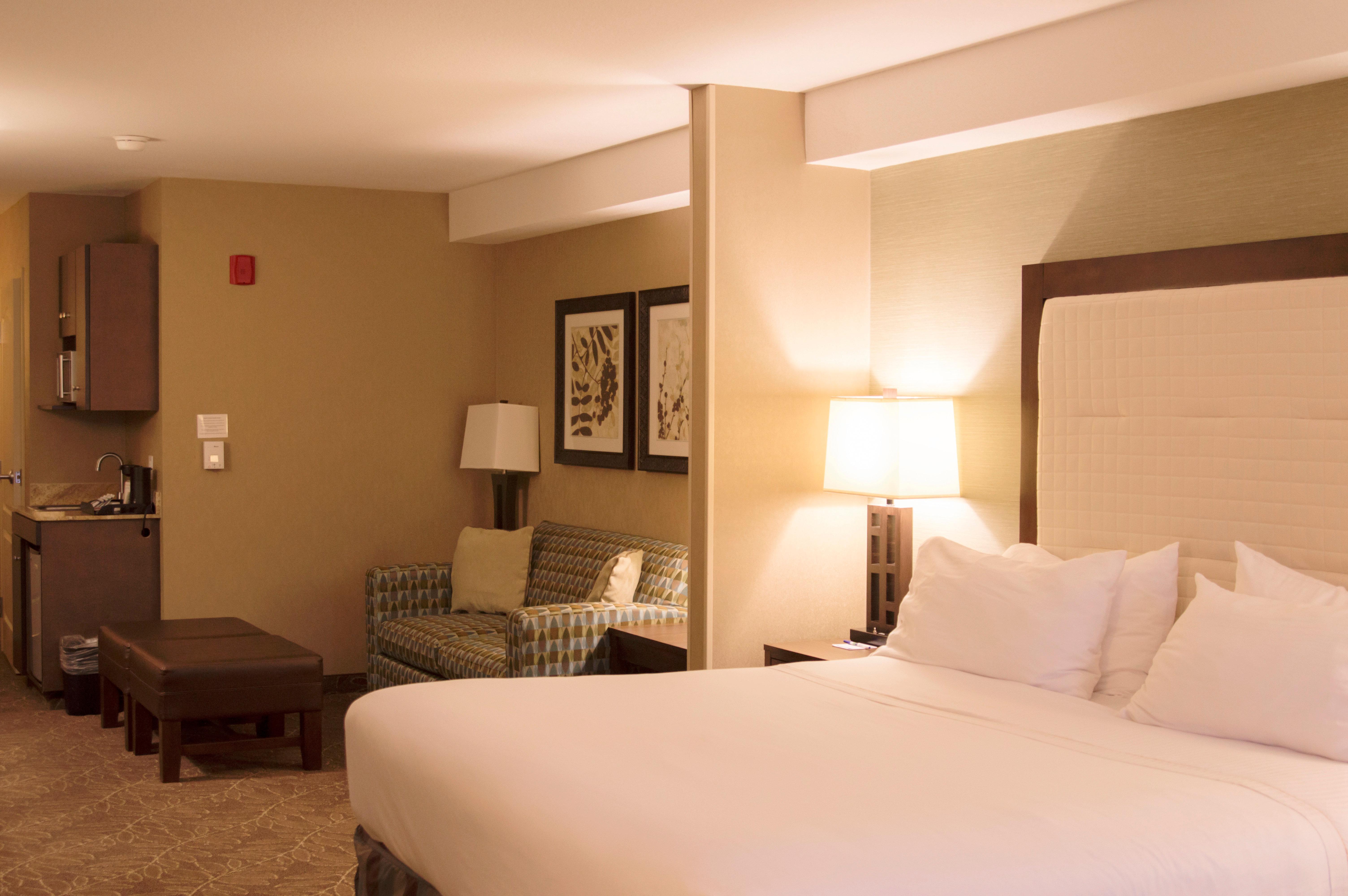 Holiday Inn Express & Suites Logan By Ihg Extérieur photo