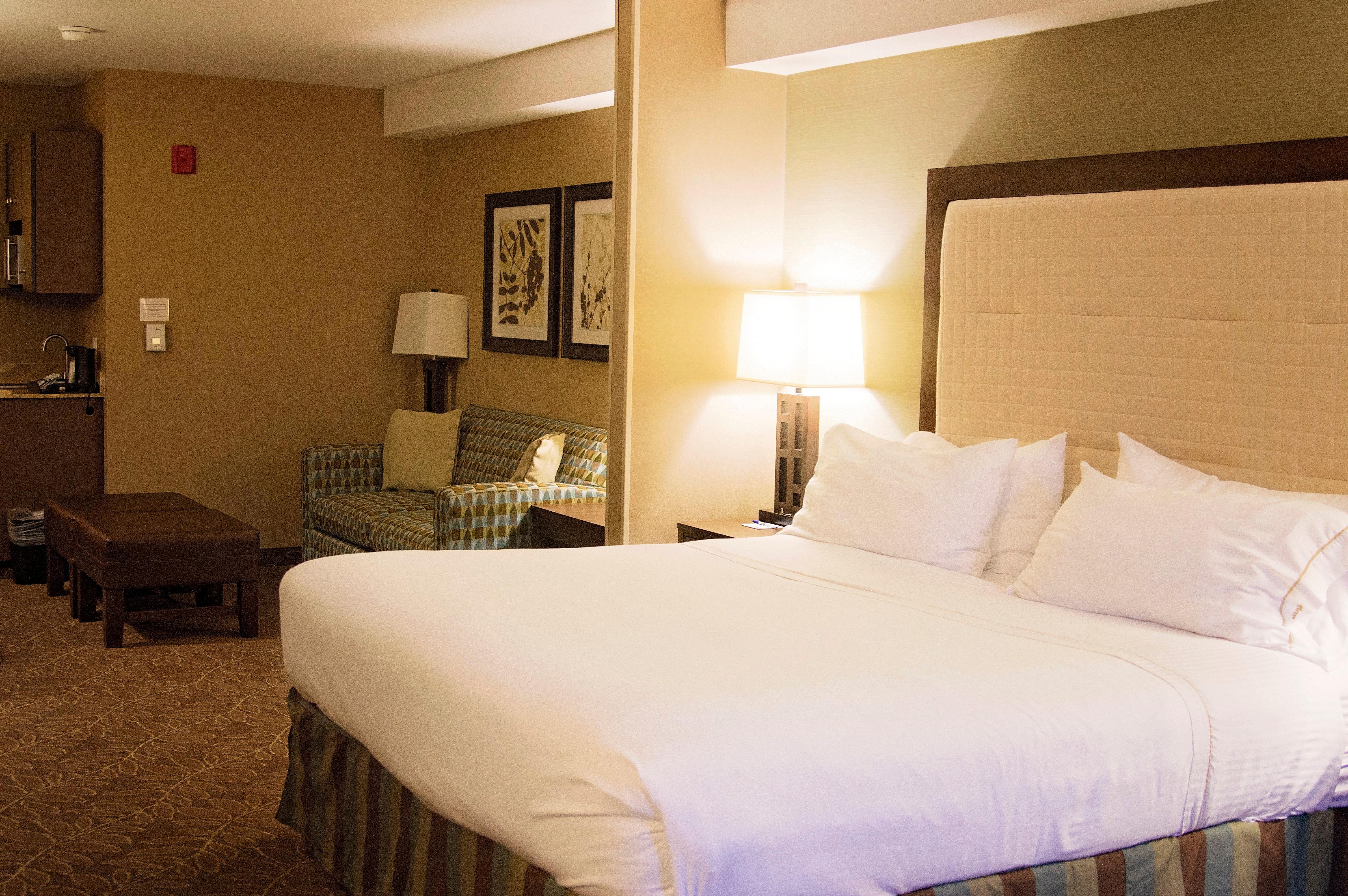 Holiday Inn Express & Suites Logan By Ihg Extérieur photo