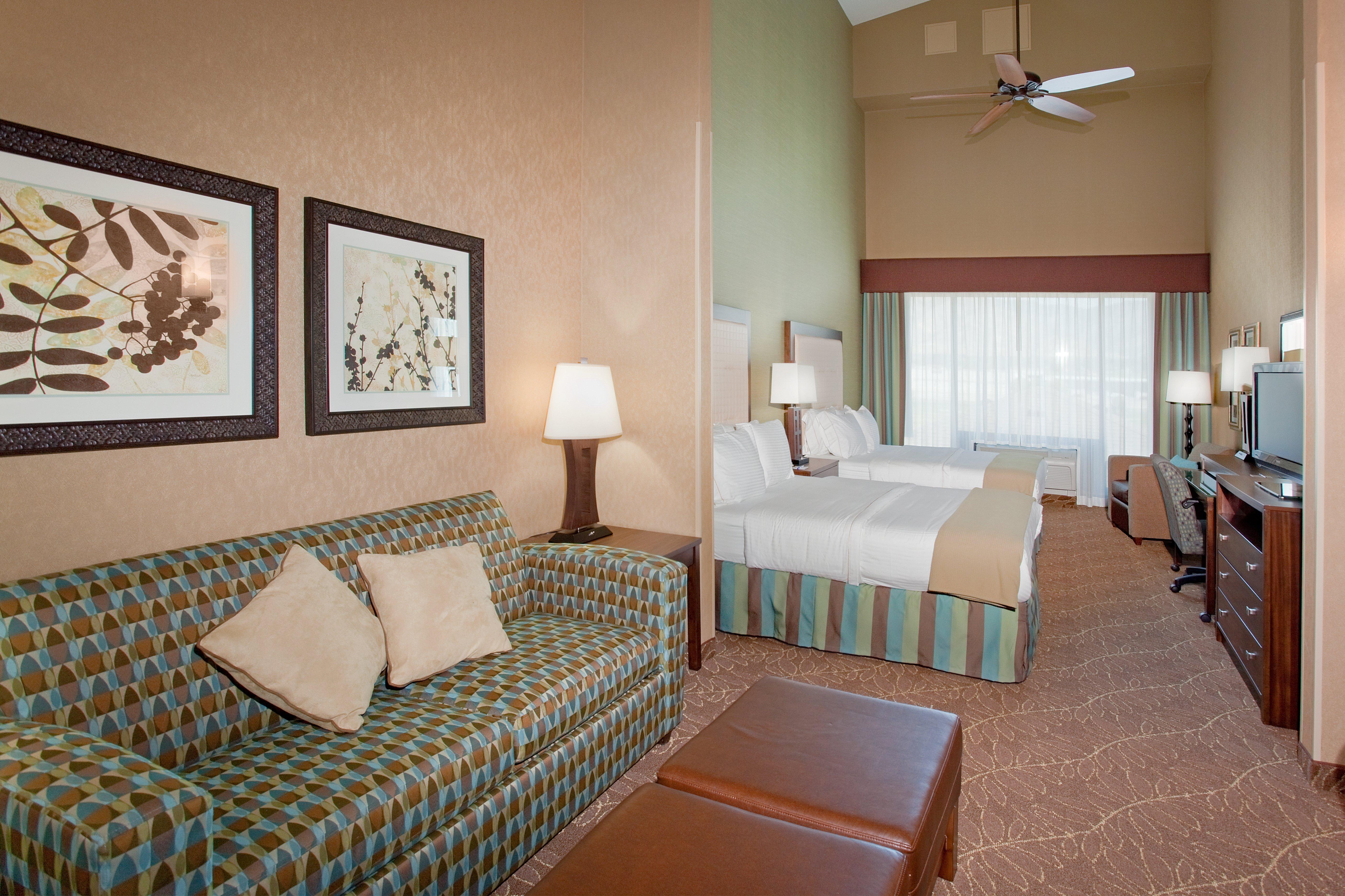 Holiday Inn Express & Suites Logan By Ihg Extérieur photo