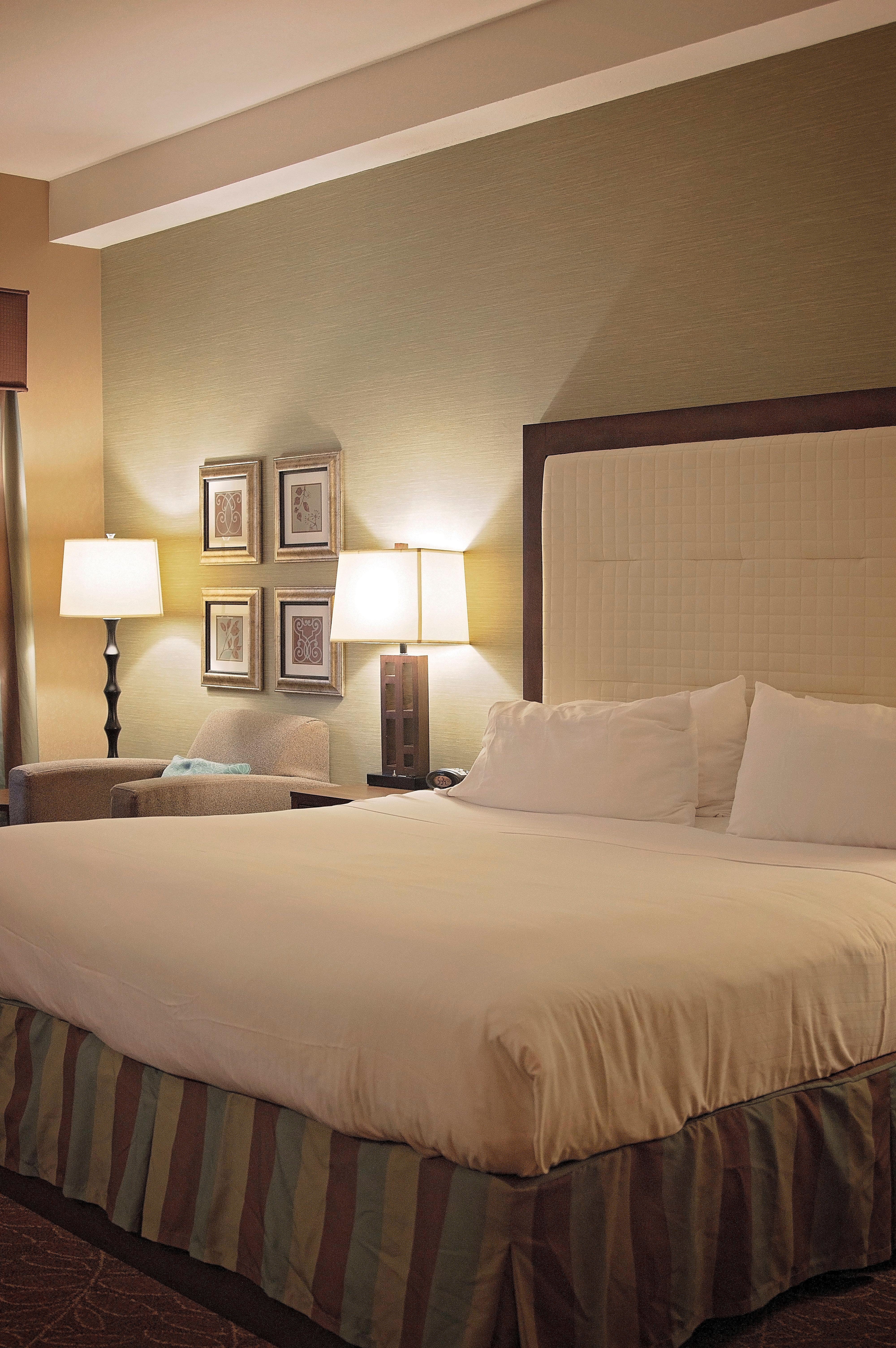 Holiday Inn Express & Suites Logan By Ihg Extérieur photo